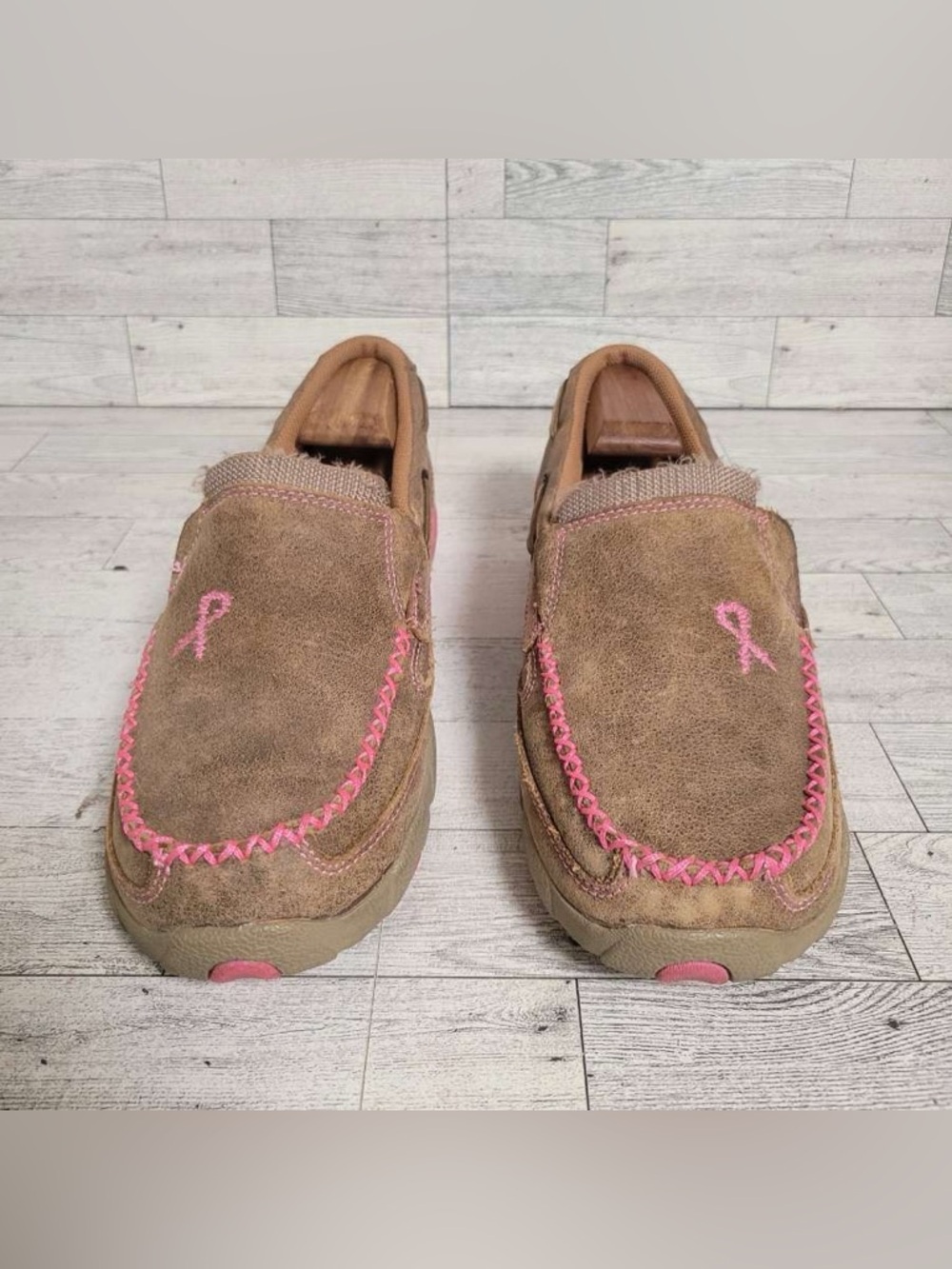 Women’s Twisted X Pink Ribbon Brown Leather Mocs Slip on Boat Shoes Size 10 - Picture 3 of 9